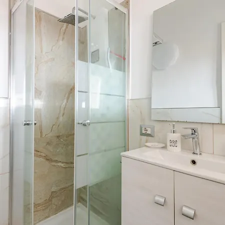 Apartman Modern House For Couples & Business