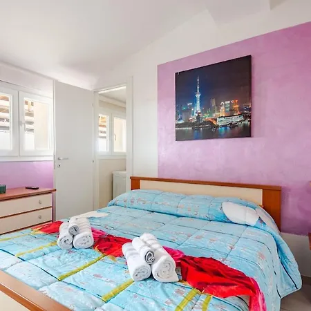 Modern House For Couples & Business