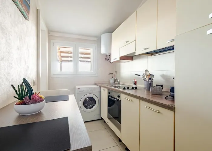 Modern House For Couples & Business Apartament