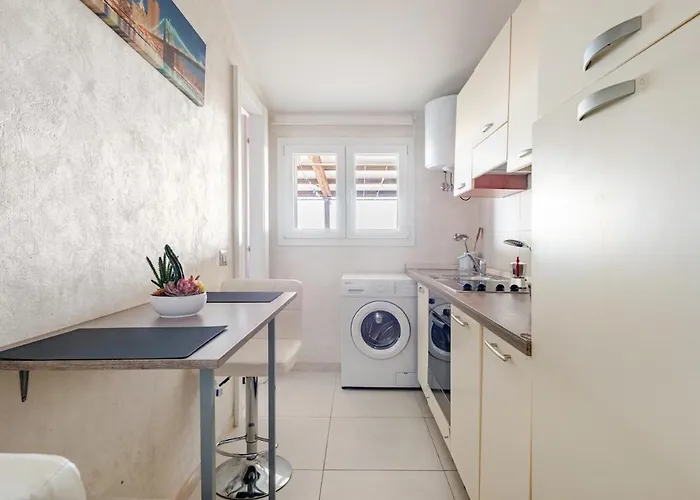 Modern House For Couples & Business Apartman Sassuolo